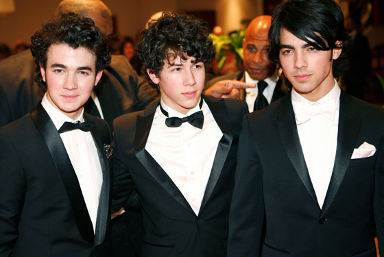 jonasbros_lg.jpg